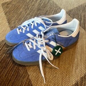 NIB Adidas Gazelle Indoor Blue Fusion With White and Gold Size 6 1/2